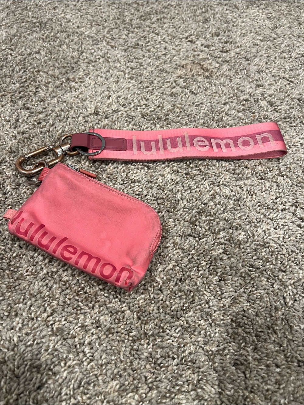 Lululemon Dual Pouch Wristlet *Wordmark
Washed Mauve / Sakura Pink